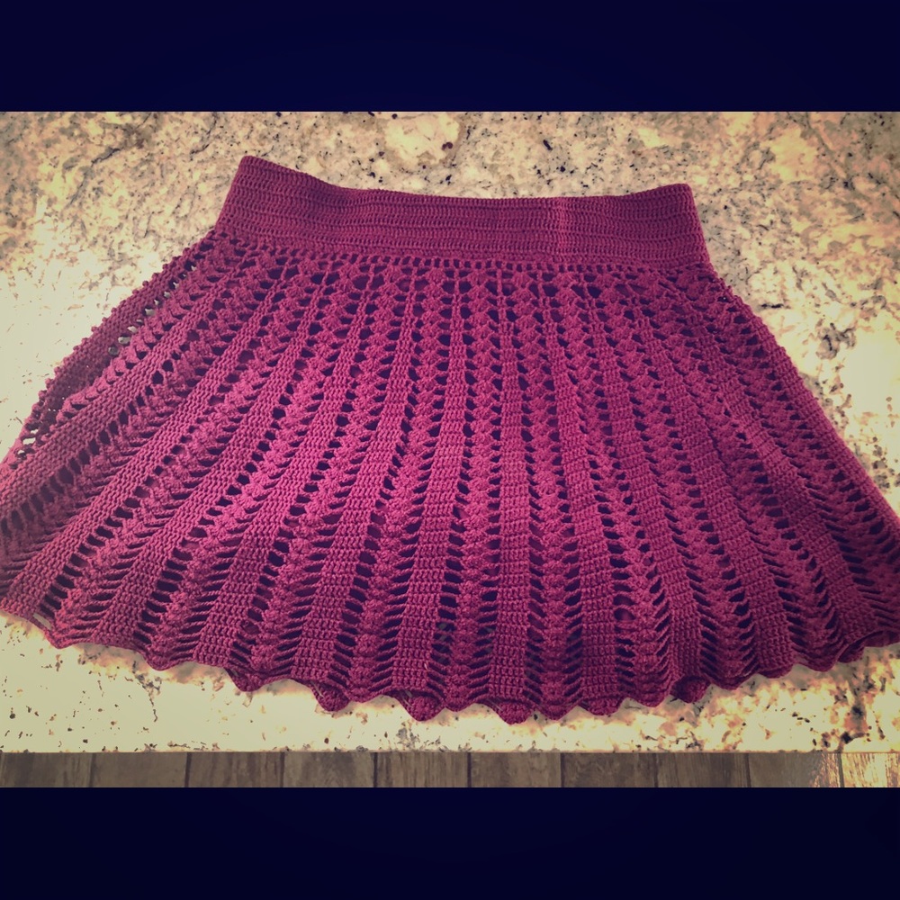 Burgundy Knit mini skirt, Cotton liner, like new